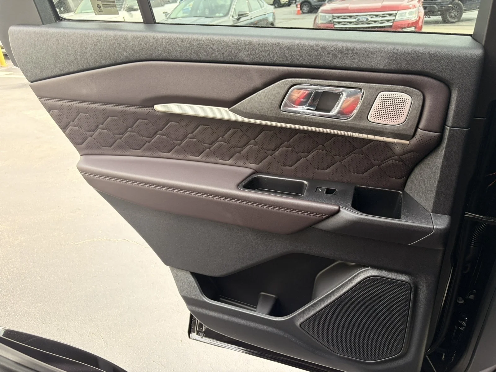 New 2027 Agate Black Metallic Ford Platinum™ image 30