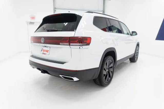 New 2026 Opal White Pearl Volkswagen 2.0T SE W/TECHNOLOGY image 5