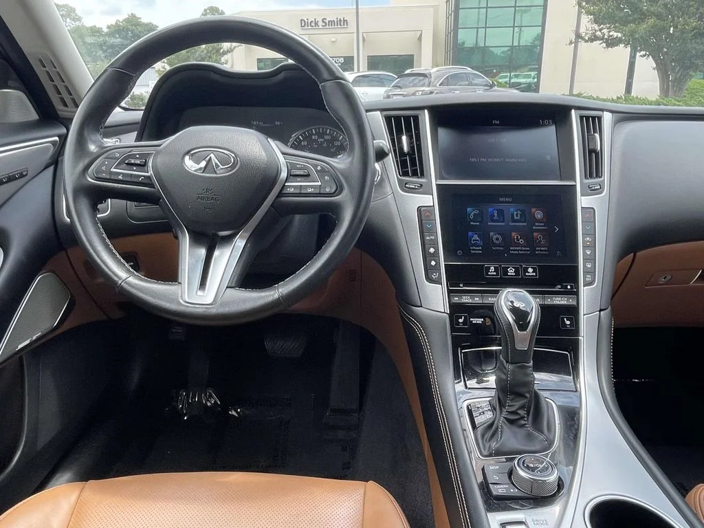 Used 2023 White INFINITI LUXE image 11