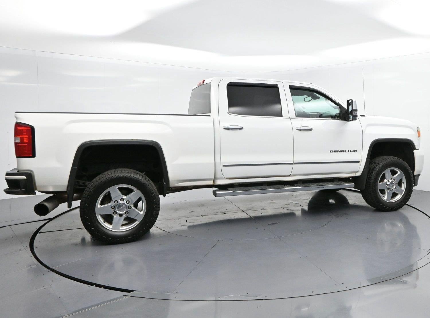 Used 2015 Summit White GMC Denali image 8