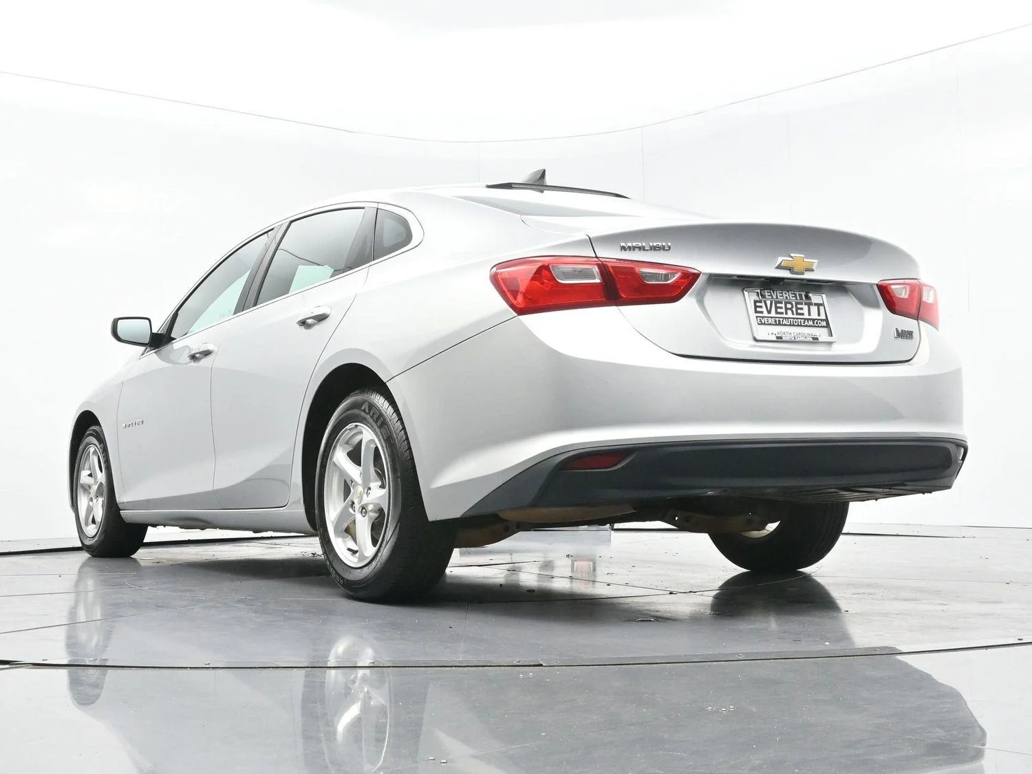 Used 2018 SILVER ICE METALLIC Chevrolet LS image 44