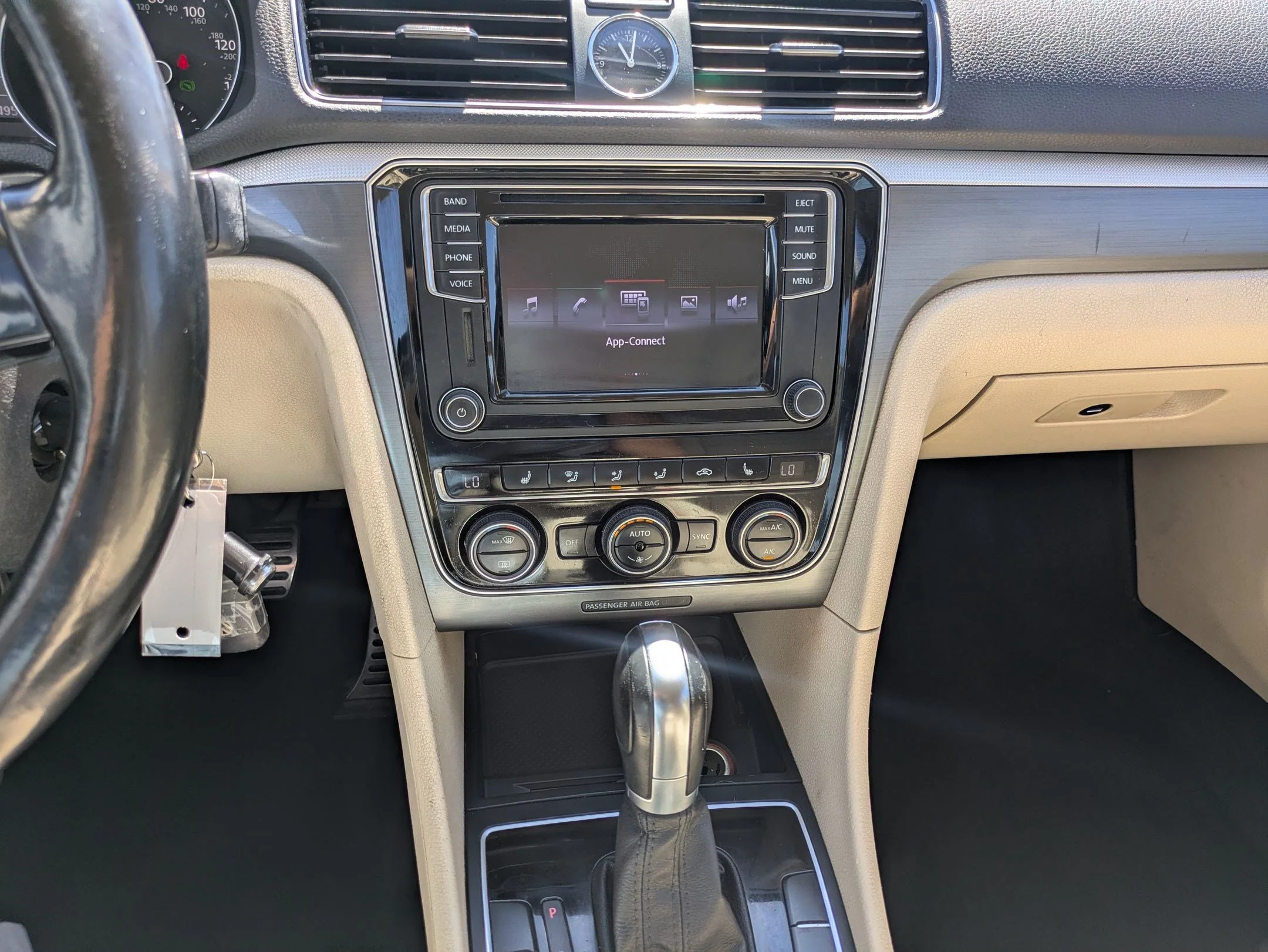 Used 2017 Deep Black Pearl Volkswagen R-Line w/Comfort Pkg image 22