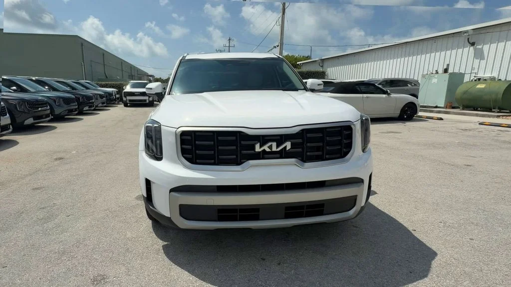 Used 2024 White Kia S image 3
