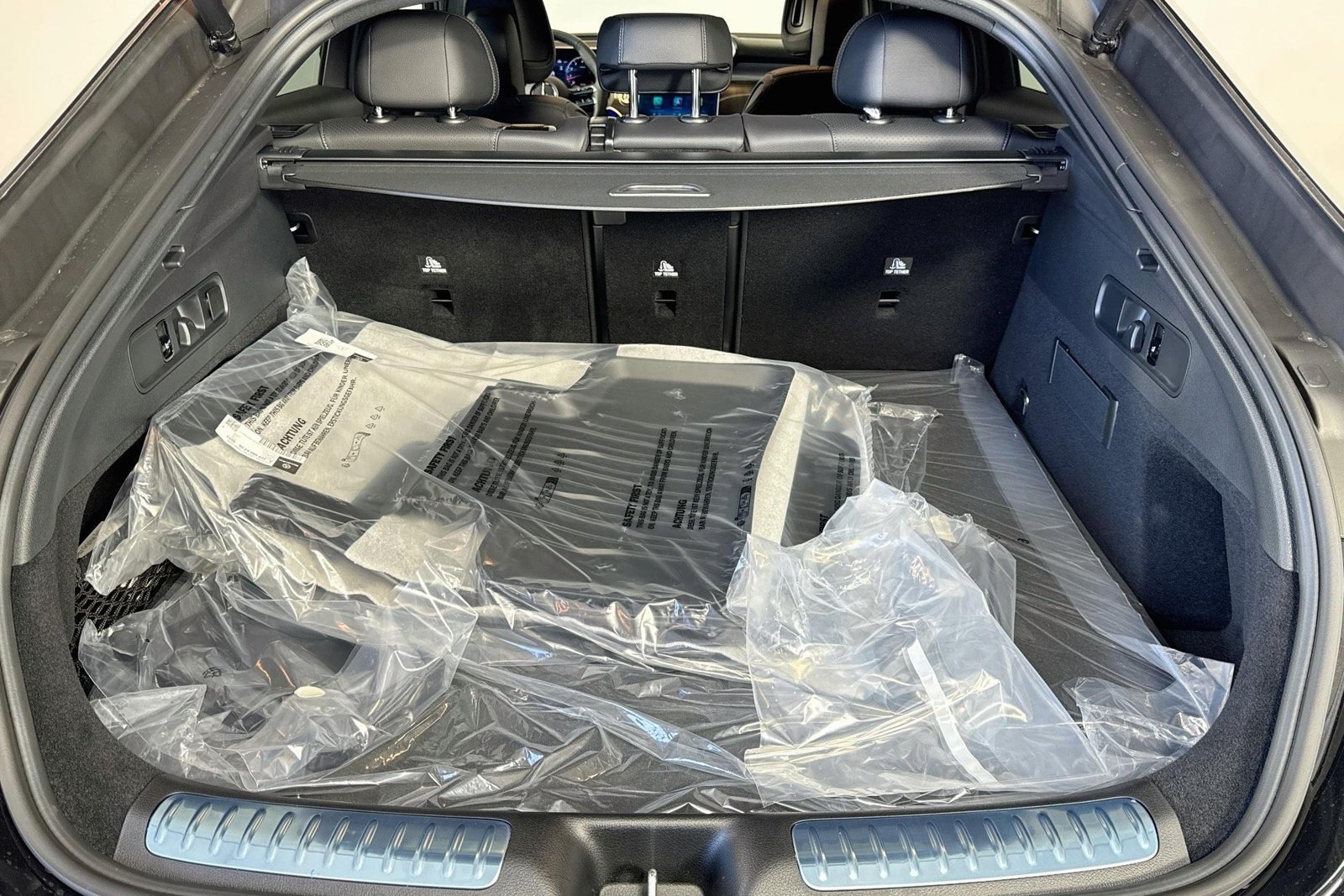 New 2027 Obsidian Black Metallic Mercedes-Benz GLC 300 image 24