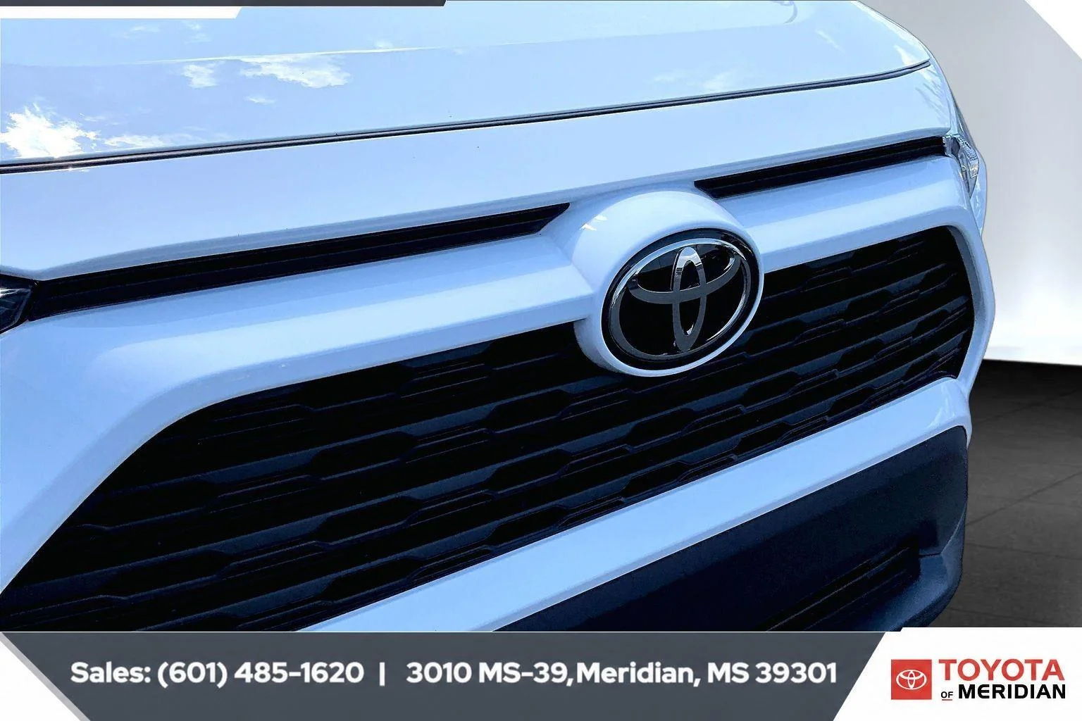 Used 2024 Ice Cap Toyota LE image 21