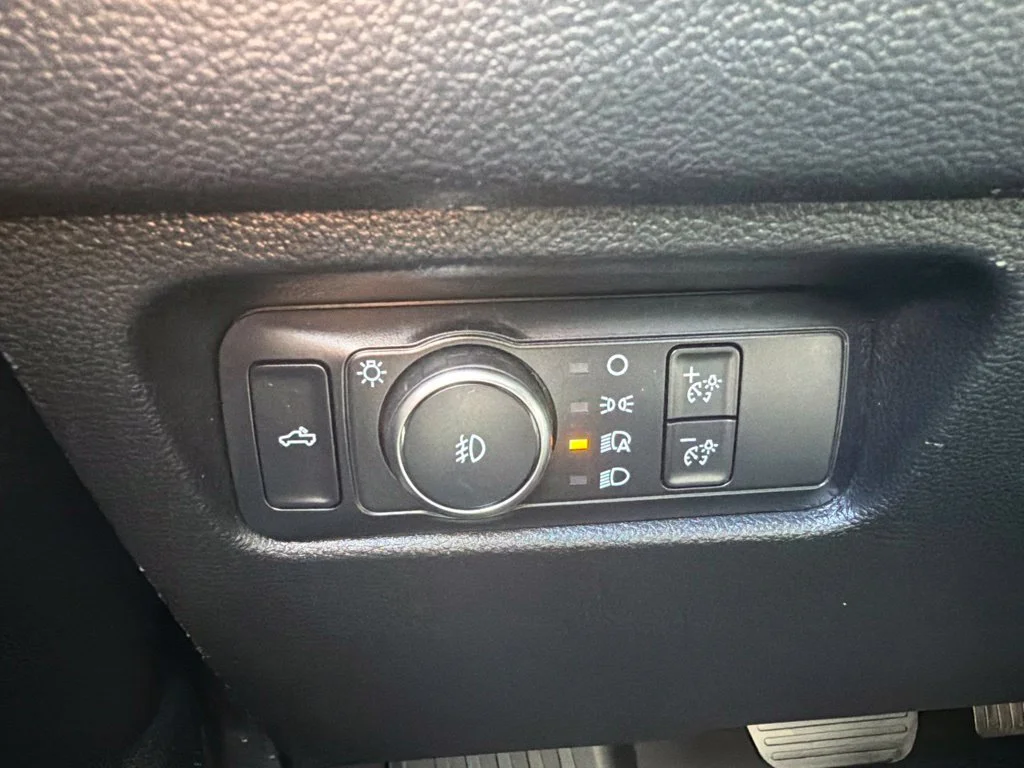 Used 2025 Azure Gray Metallic Ford XLT image 20