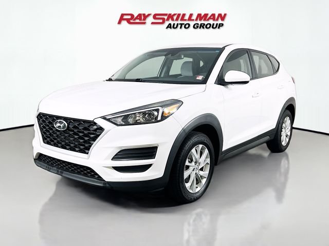 Used 2020 White Hyundai SE image 3