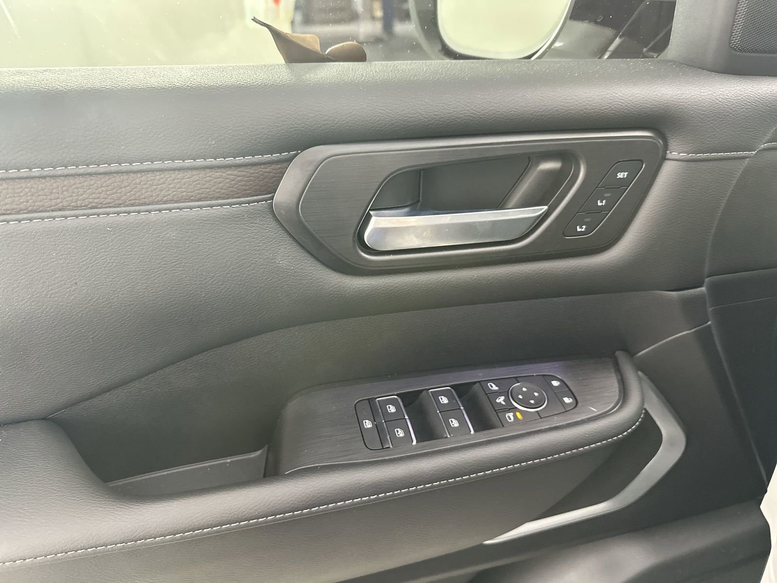 2025 Nissan Armada Platinum - Photo 13