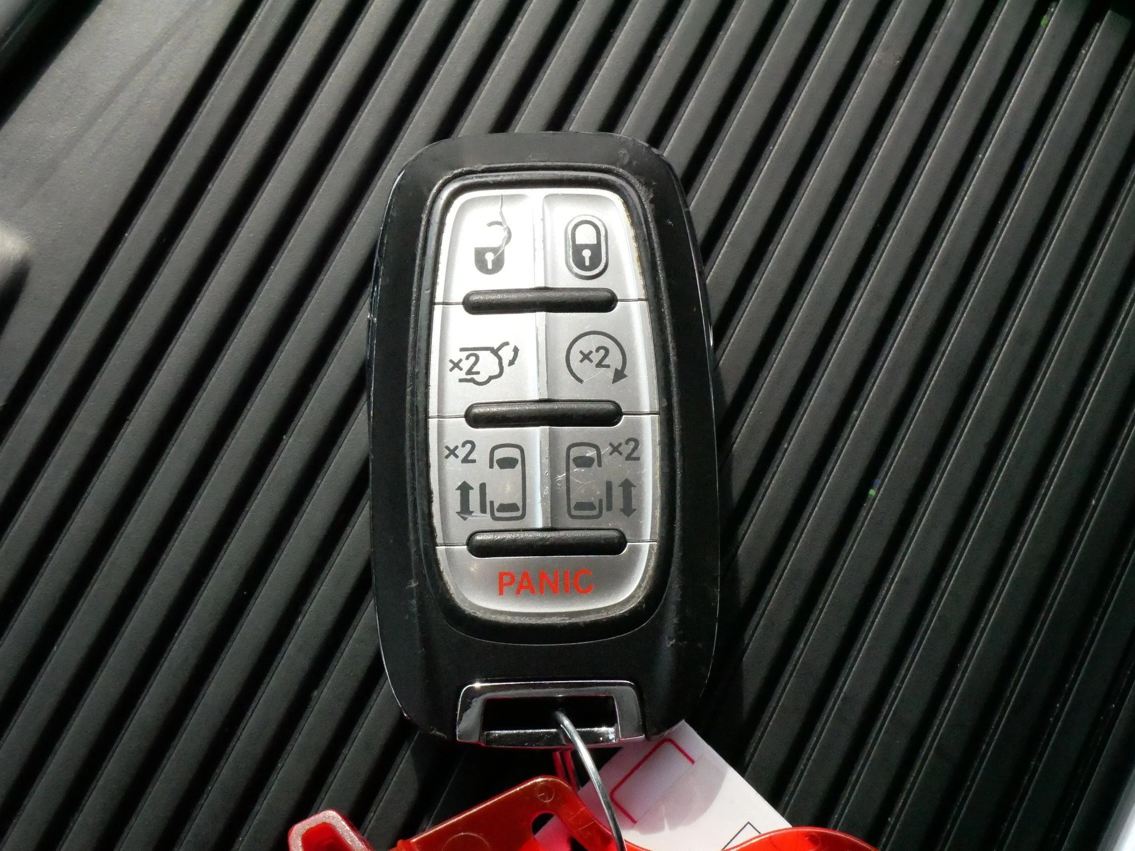 Used 2023 Brilliant Black Crystal Pearlcoat Chrysler Hybrid Touring L image 31