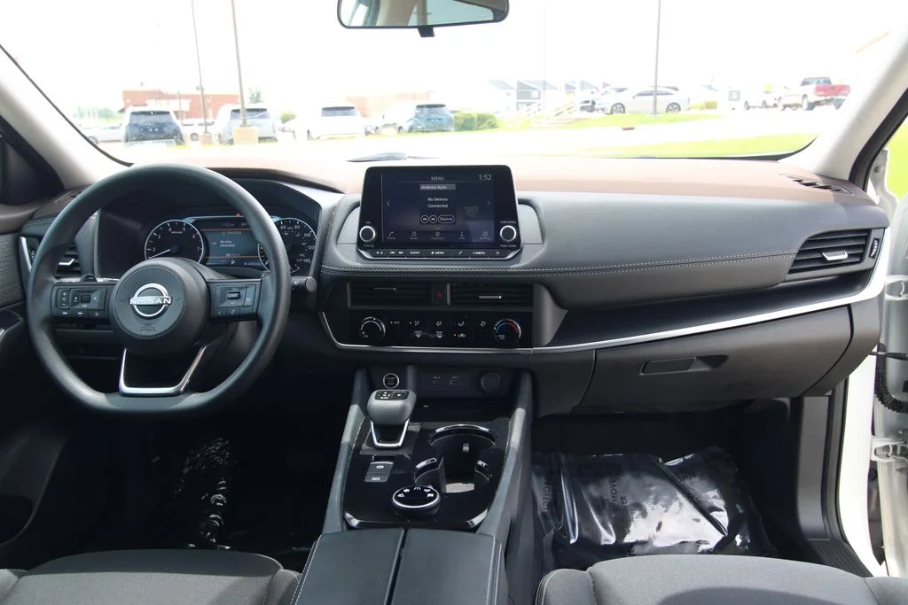 Used 2023 White Nissan S image 38
