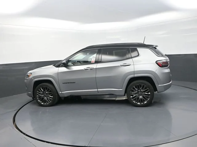 Used 2022 Silver Jeep Limited image 6