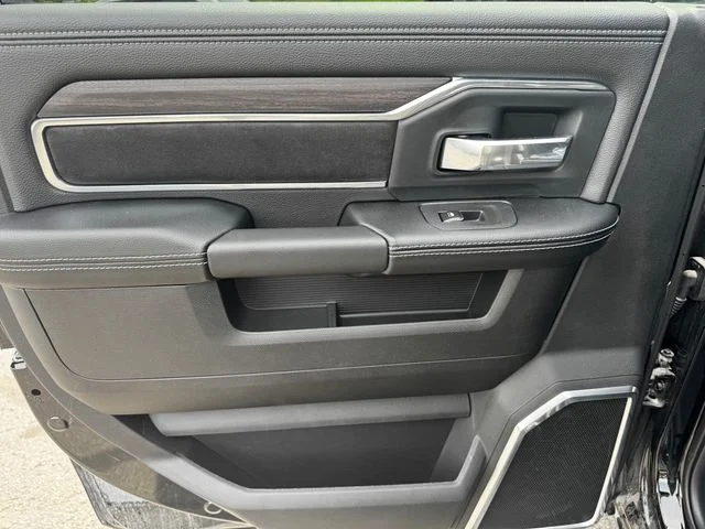 New 2026 Diamond Black Crystal Pearl-Coat Exterior Paint RAM LARAMIE image 19