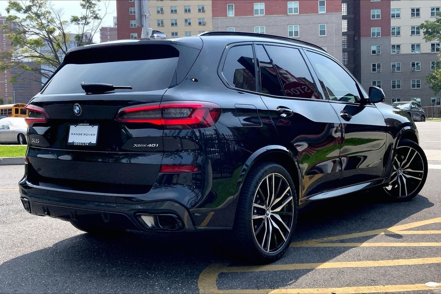 Used 2023 Black Sapphire Metallic BMW xDrive40i image 12