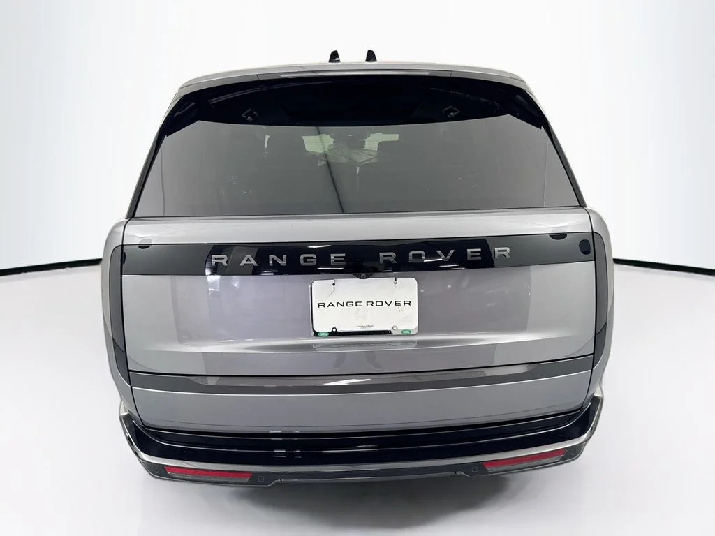 New 2026 Eiger Grey Land Rover SE image 6