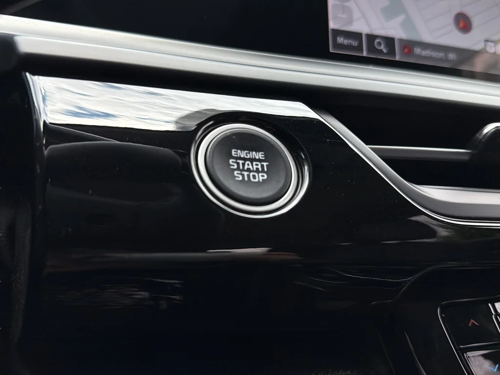 Used 2024 Snow White Pearl Kia S image 16