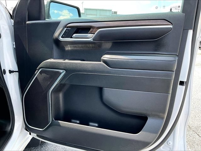 Used 2023 SUMMIT WHITE Chevrolet LT image 12
