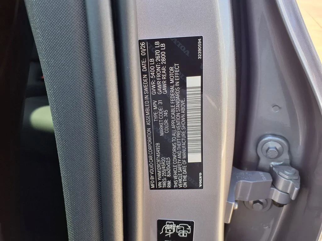New 2026 Aurora Silver Volvo Plus image 34