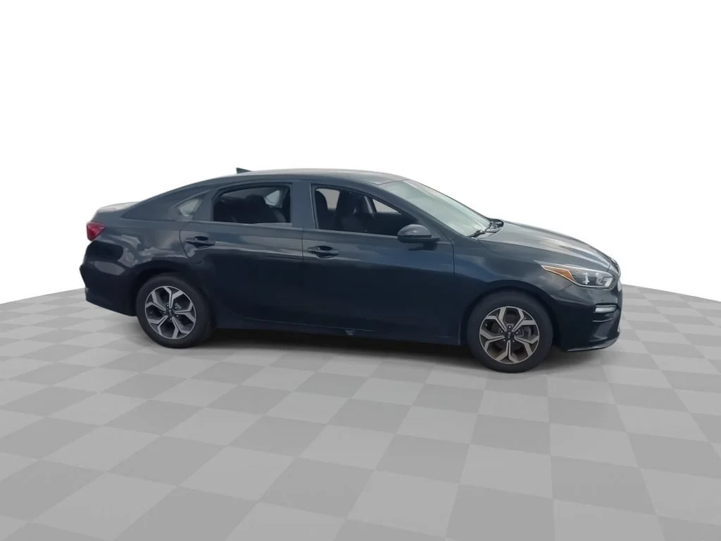 Used 2019 Black Kia LXS image 9