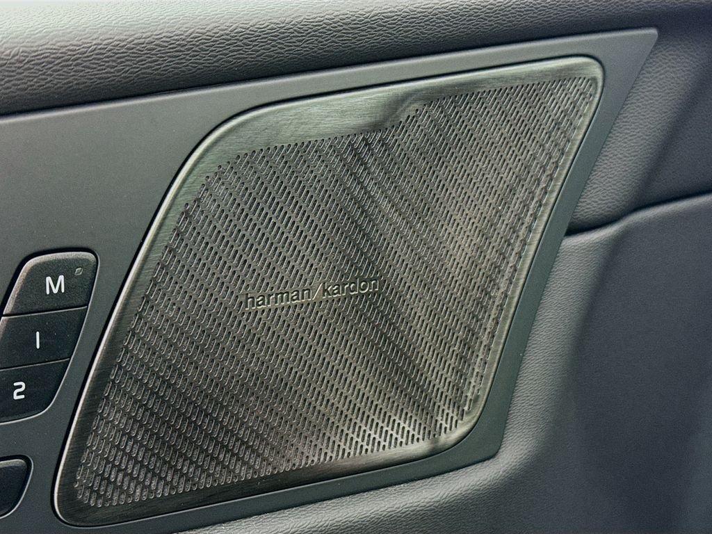 Used 2023 Silver Volvo B5 Ultimate Bright Theme image 20