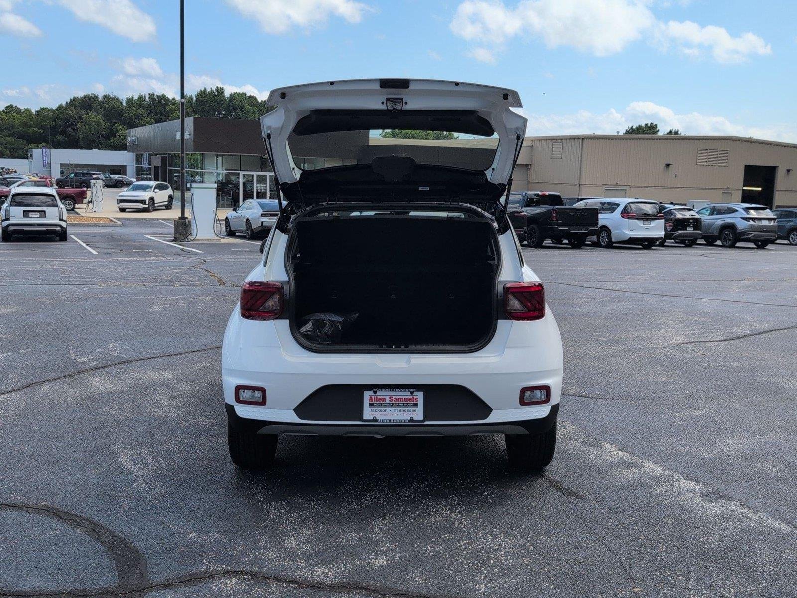 New 2026 Lunar White w/Black Roof Hyundai SEL image 7