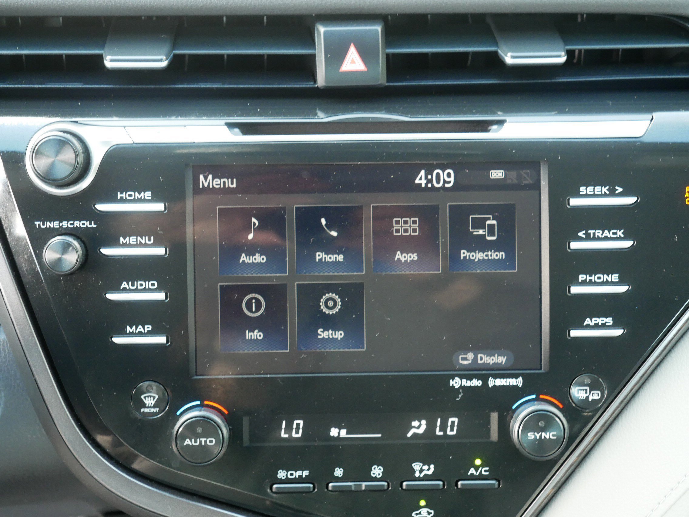 Used 2019 Wind Chill Pearl Toyota XLE image 30