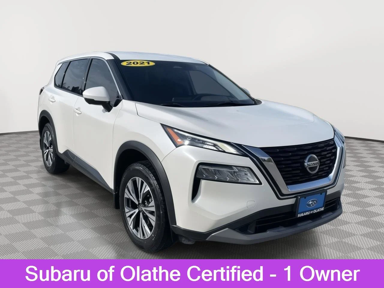 Used 2021 Pearl White Tricoat Nissan SV image 1