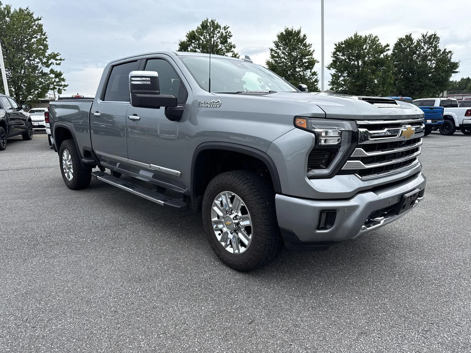 Used 2024 Sterling Gray Metallic Chevrolet High Country image 3