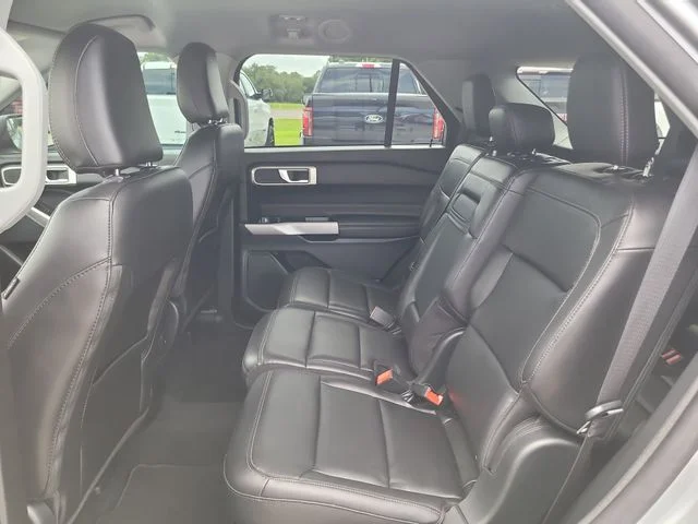 Used 2023 Silver Ford XLT image 14