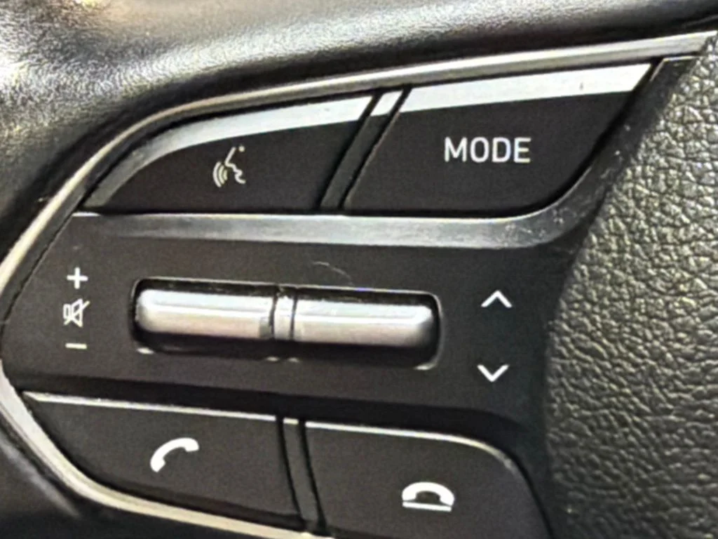 Used 2020 Quartz White Hyundai Limited image 21