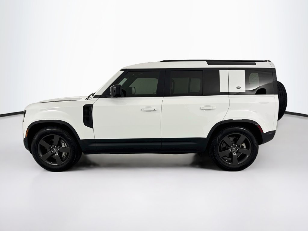 Used 2023 White Land Rover SE image 8
