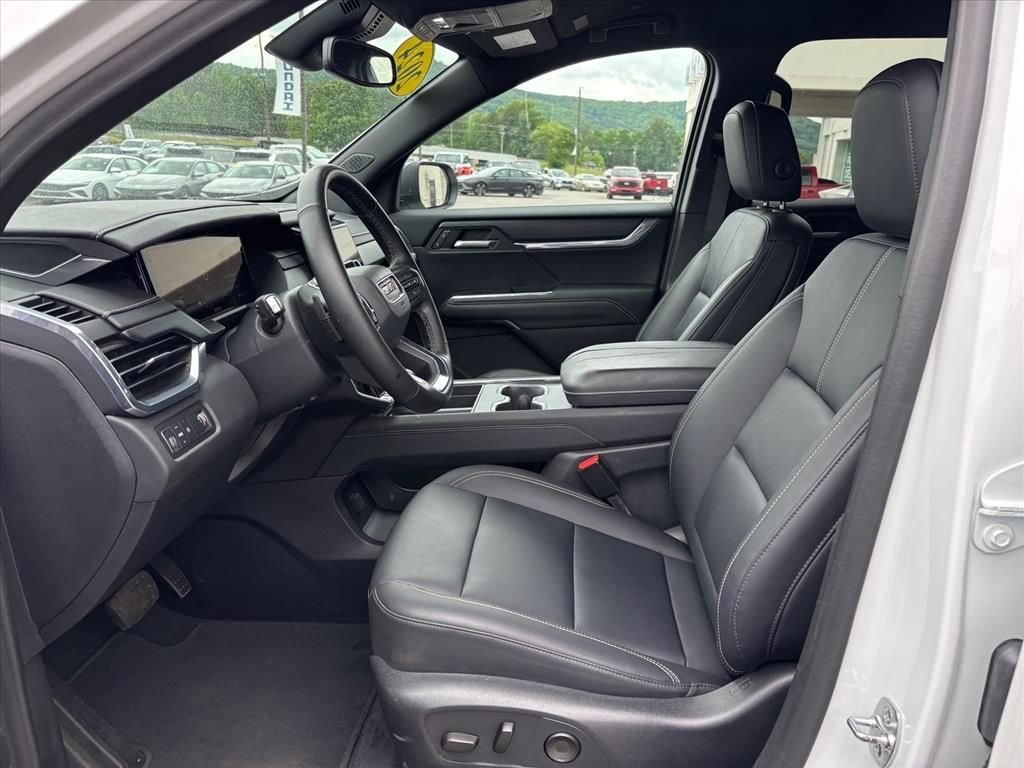 Used 2024 Summit White GMC Elevation image 9