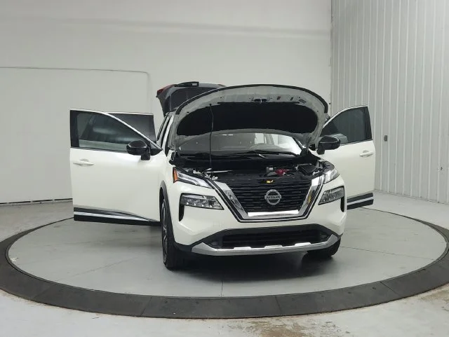 Used 2021 White Nissan Platinum image 11