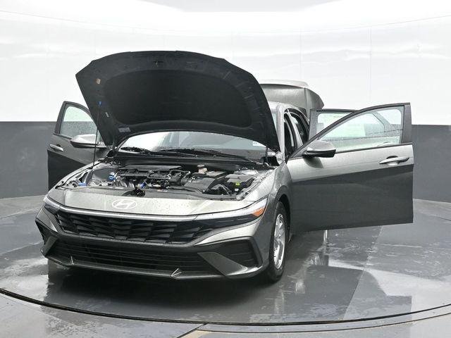 New 2026 Gray Hyundai SE image 30