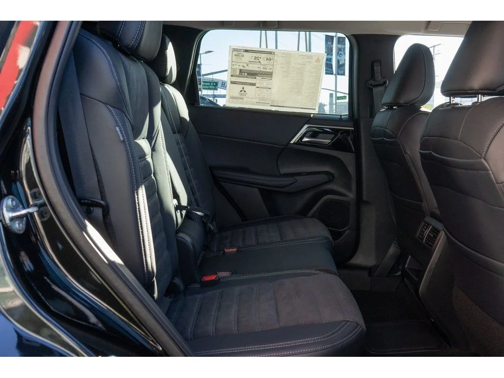 2025 Mitsubishi Outlander Plug-in Hybrid SE - Photo 21
