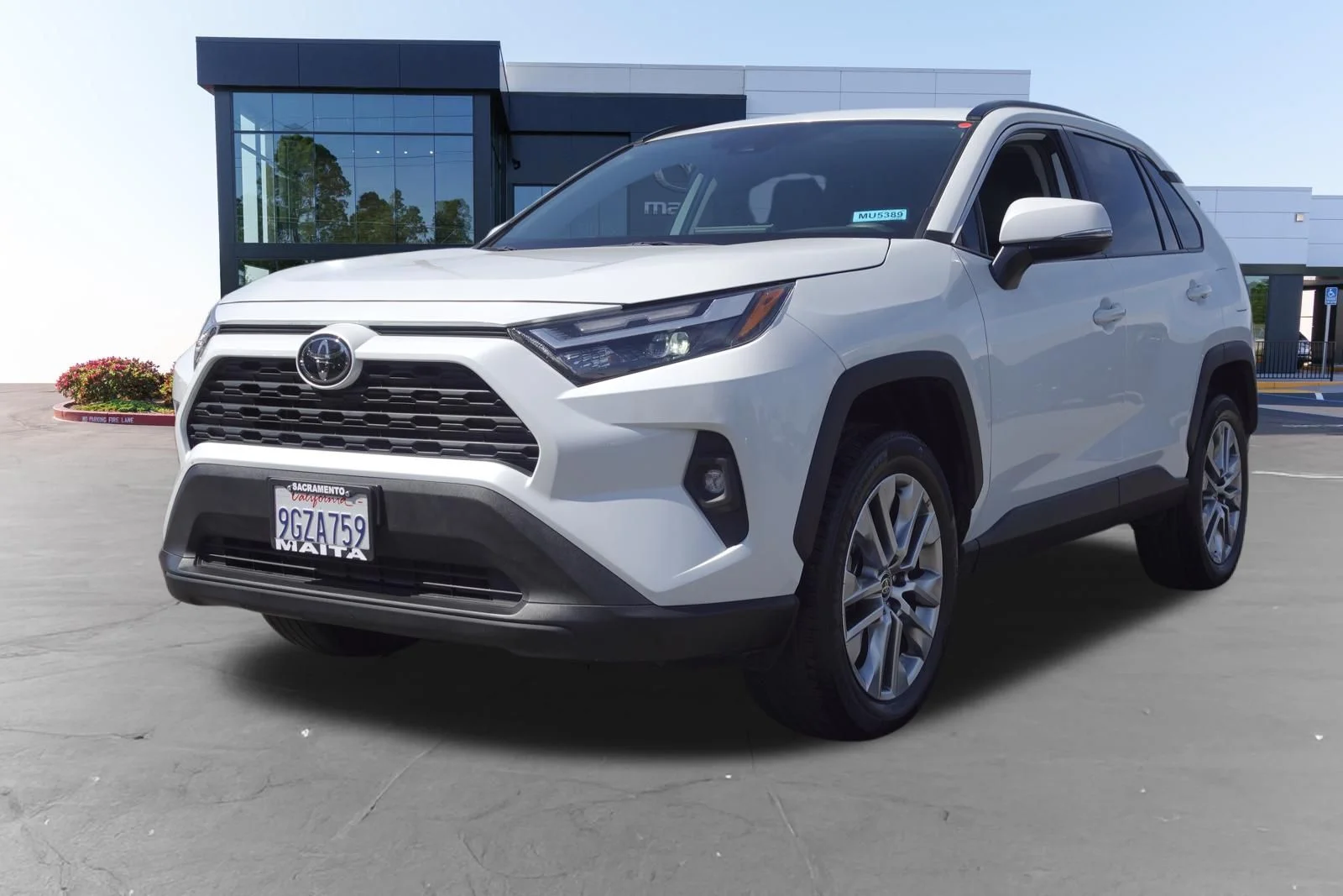 Used 2023 Wind Chill Pearl Toyota XLE Premium image 7