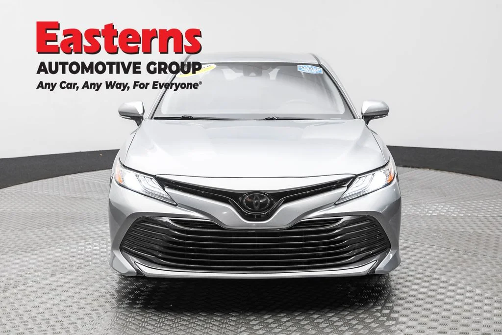 Used 2019 Silver Toyota XLE image 2