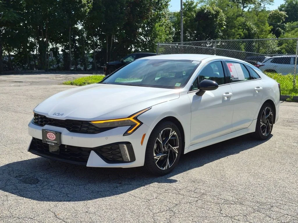 Used 2025 White Kia GT-Line image 9