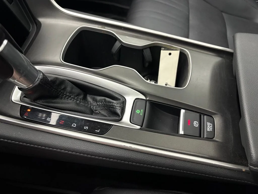 Used 2020 Silver Honda EX-L image 27