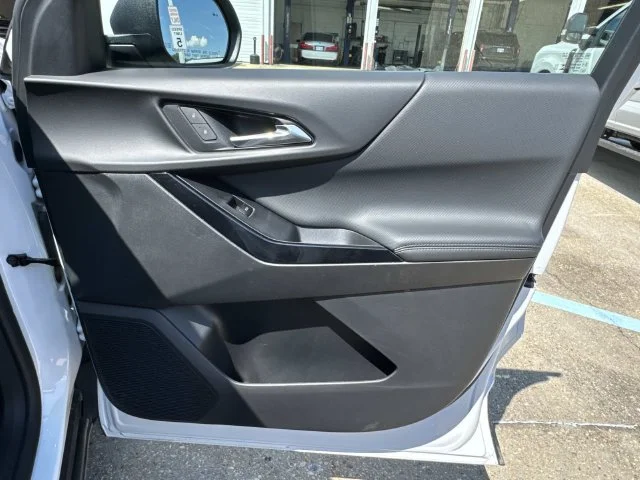 Used 2025 White Chevrolet LT image 38