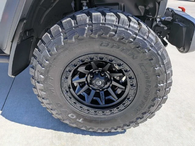 Used 2023 Gray Jeep Mojave image 12
