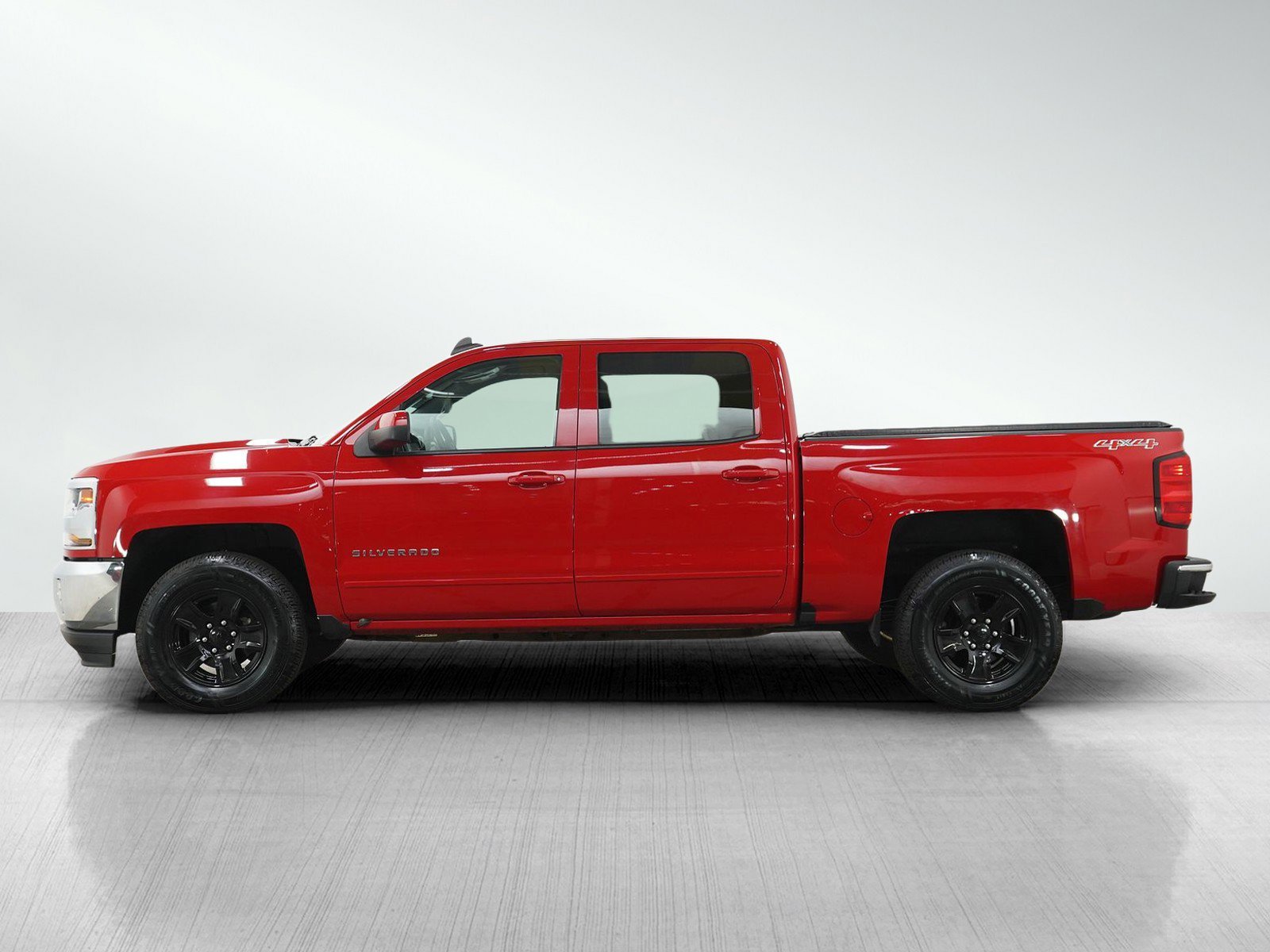 Used 2016 Chevrolet Silverado 1500 LT with VIN 3GCUKREC5GG154423 for sale in White Bear Lake, Minnesota
