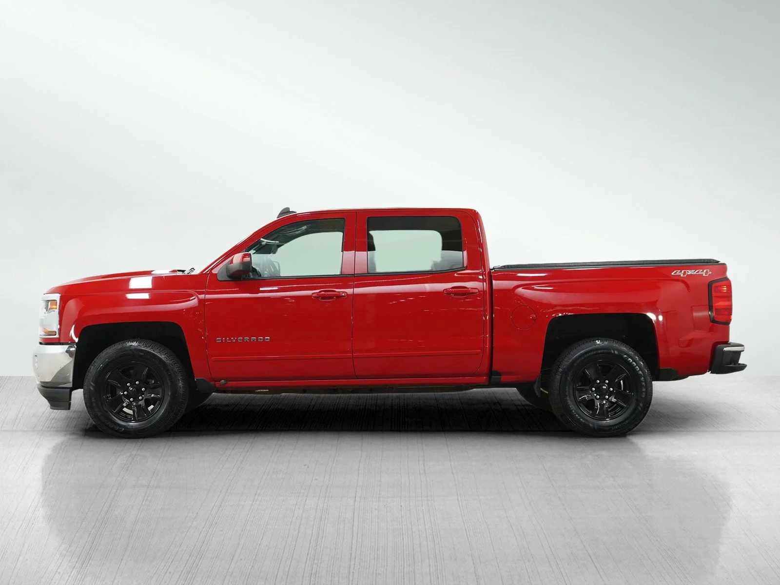 Used 2016 Chevrolet Silverado 1500 LT with VIN 3GCUKREC5GG154423 for sale in White Bear Lake, Minnesota
