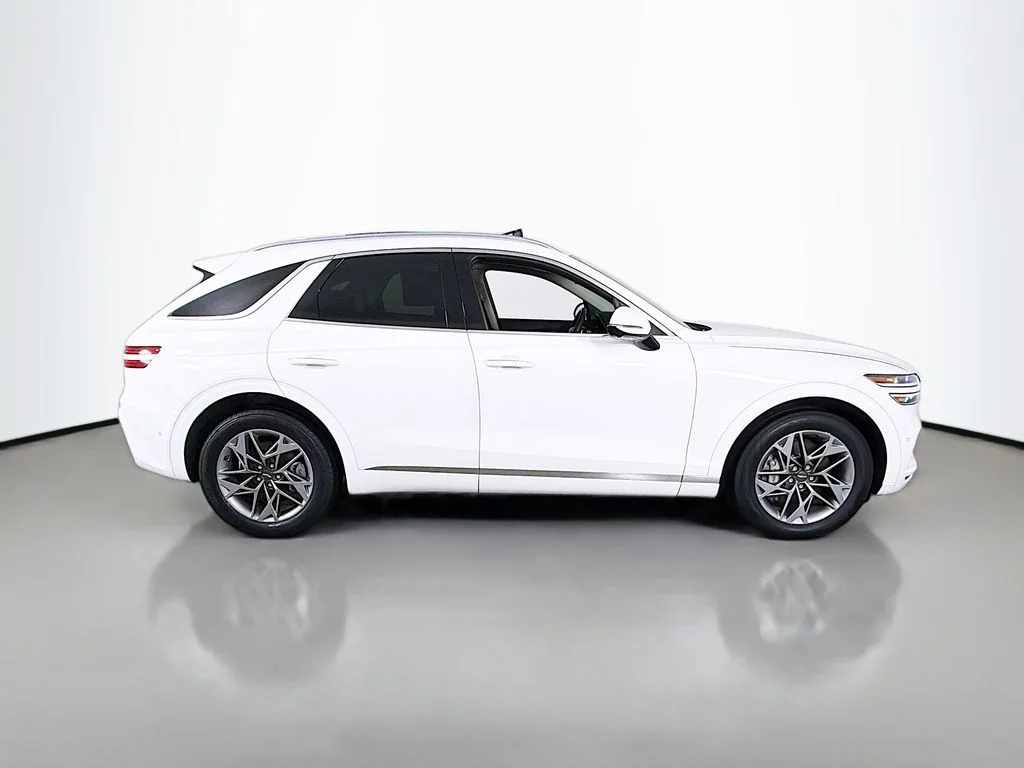 Used 2023 Alta White Genesis 2.5T Advanced image 8