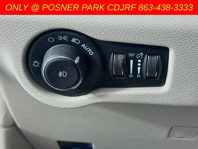 Used 2024 White Chrysler Select image 10