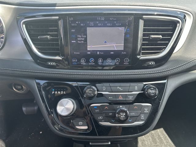 Used 2018 Black Chrysler Limited image 15