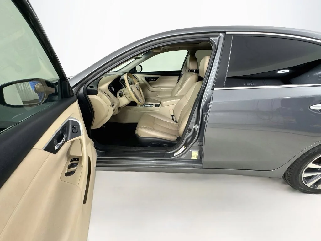 Used 2017 Gray Nissan 2.5 SL image 25