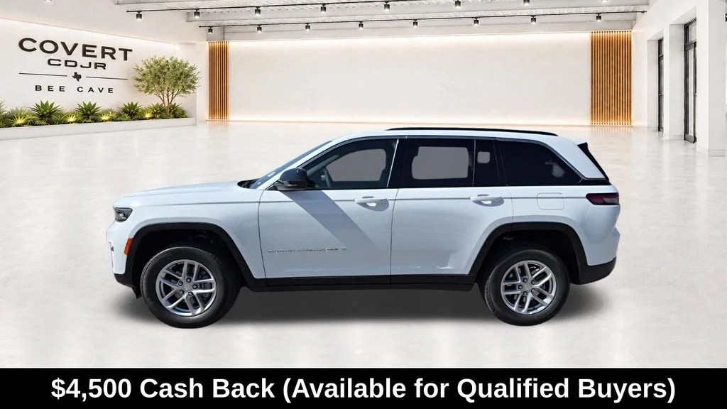 New 2026 Bright White Clear-Coat Exterior Paint Jeep Laredo X image 6