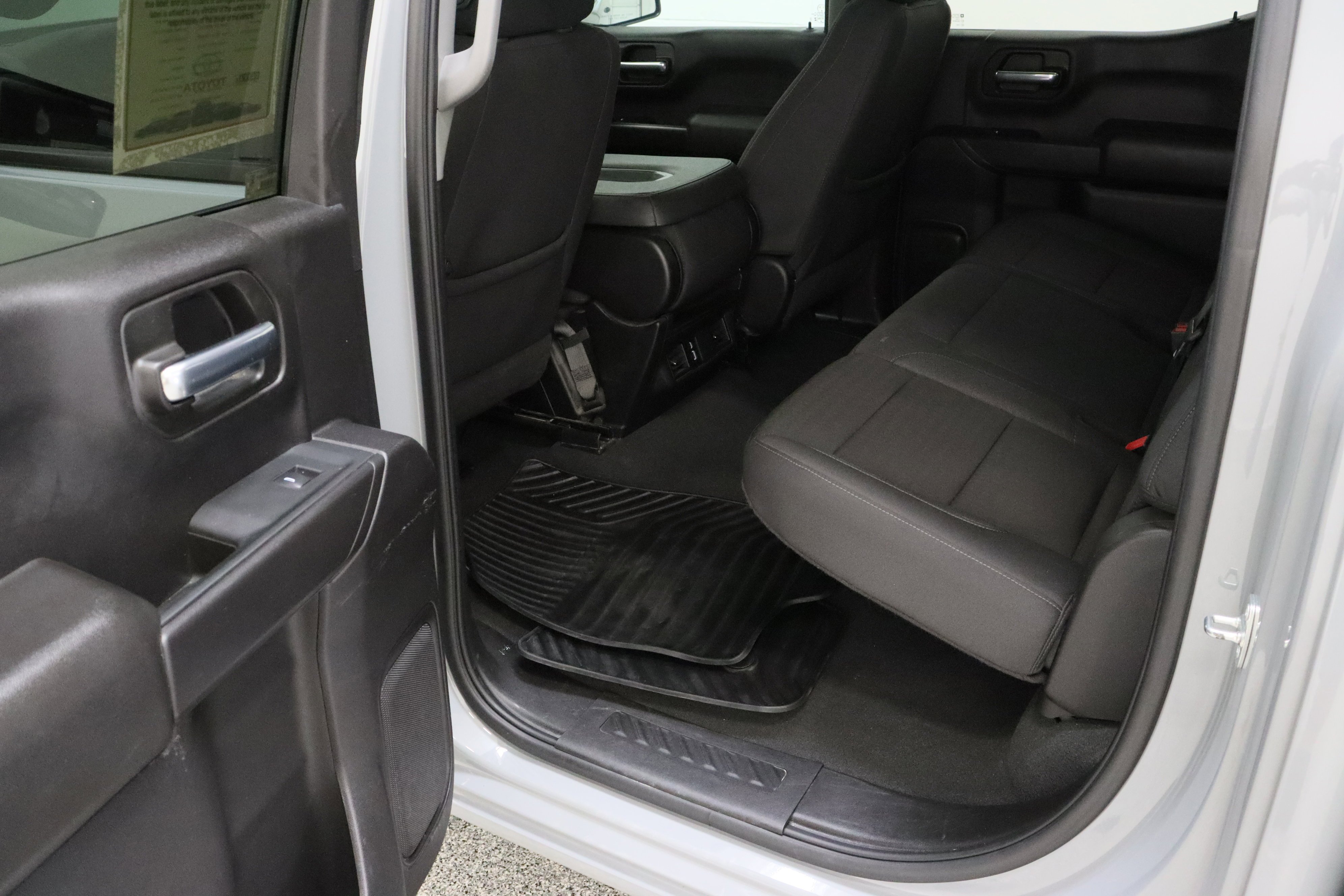 Used 2024 Slate Gray Metallic Chevrolet Custom 2.7T image 27