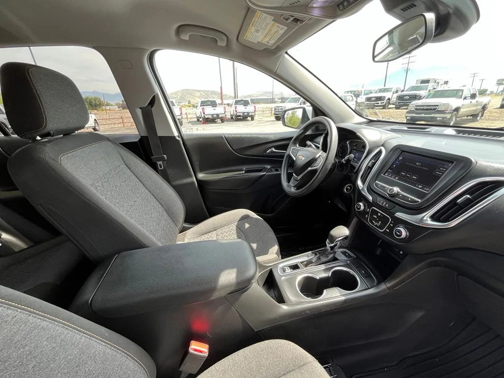Used 2022 White Chevrolet LT image 21