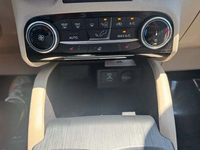 Used 2022 White Ford SE image 27